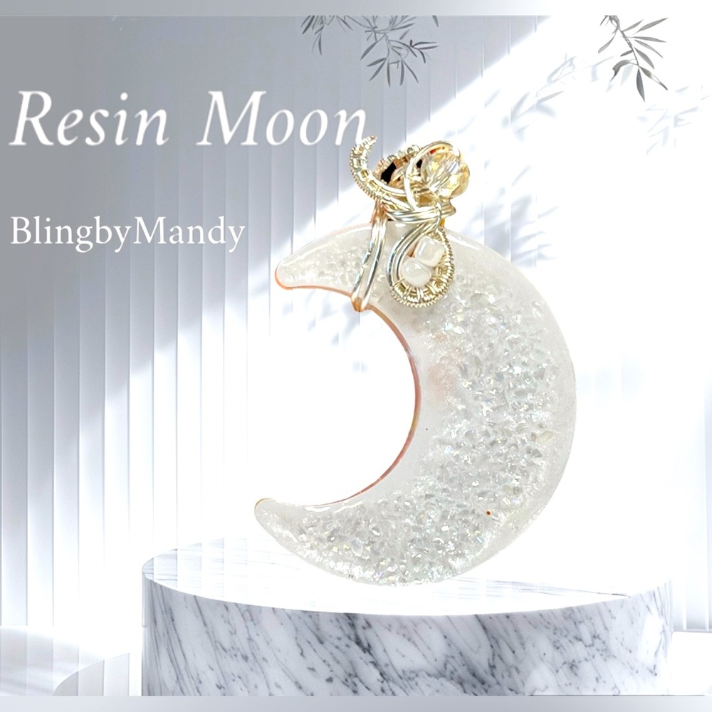 🌸💖iced white  and silver wrapped moon resin pendant